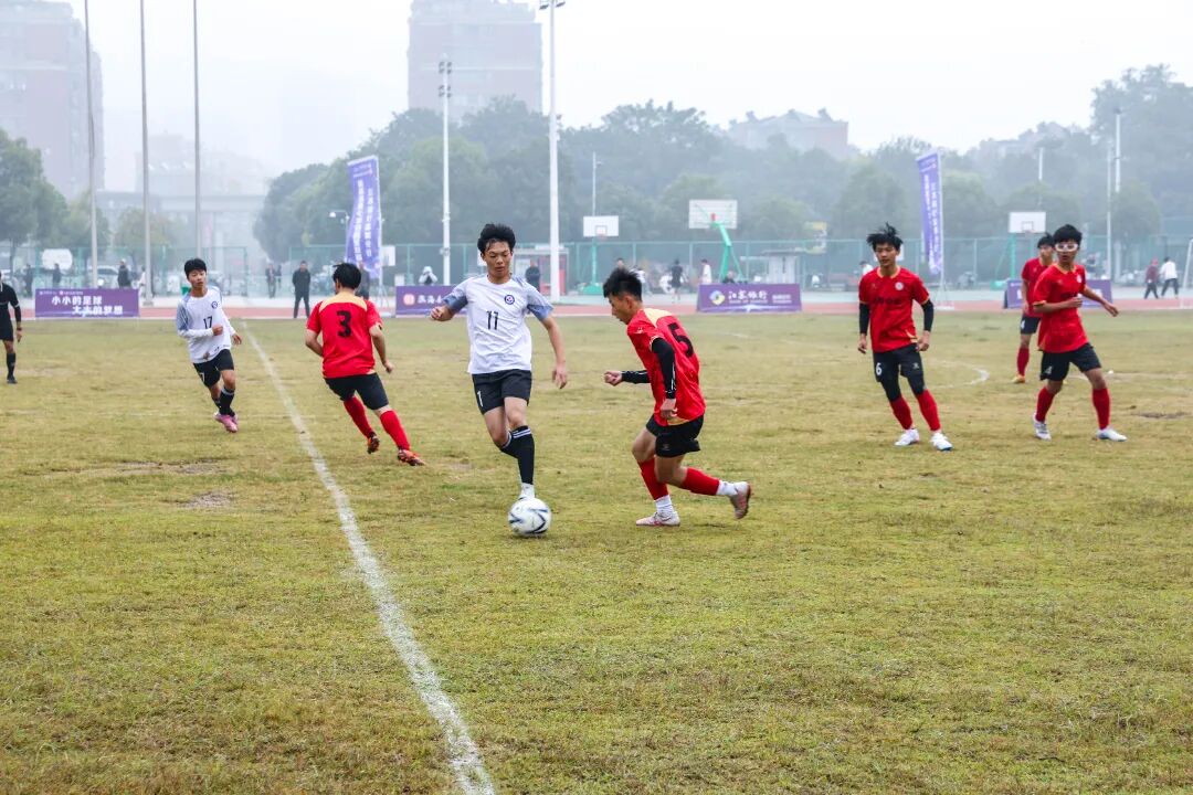 爱游戏在线-热血光影拍场，足球绿茵场上激情无限