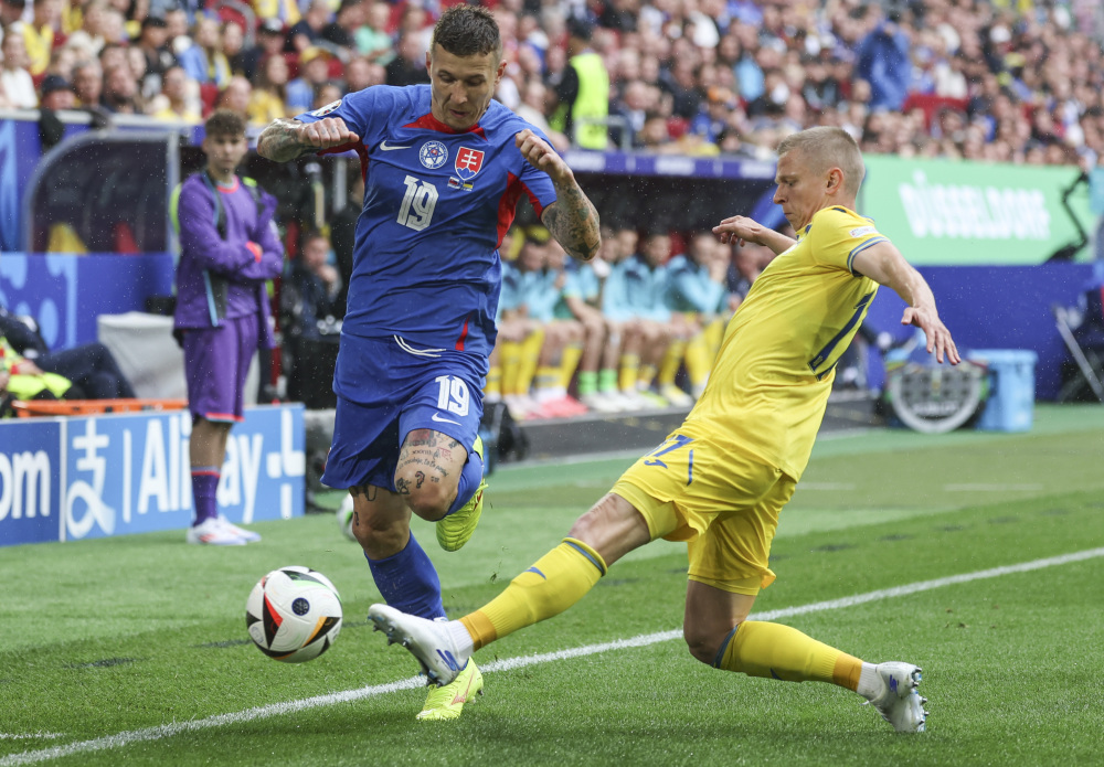 斯洛伐克队在欧国联比赛中险胜对手 斯洛伐克队在欧国联比赛中险胜对手