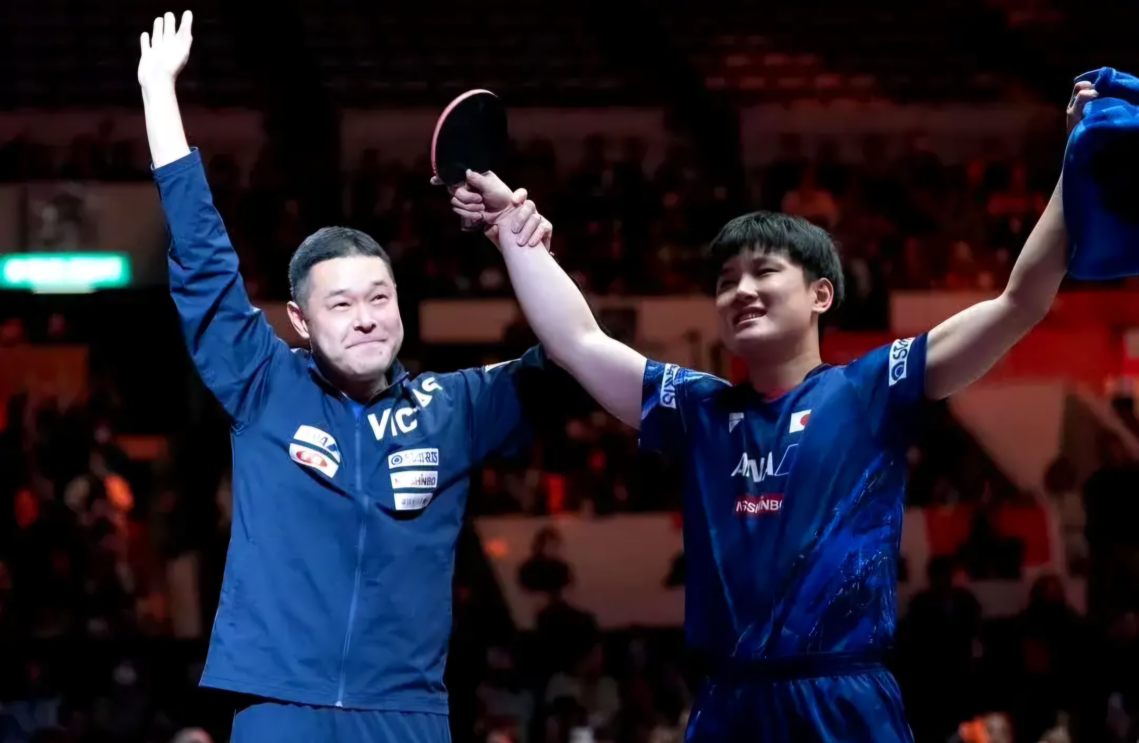 中国乒乓球队强势日本乒乓球队，张本智和惊艳世界