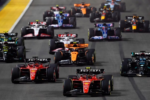 威廉姆斯横扫红牛二队，诺里斯点燃赛场