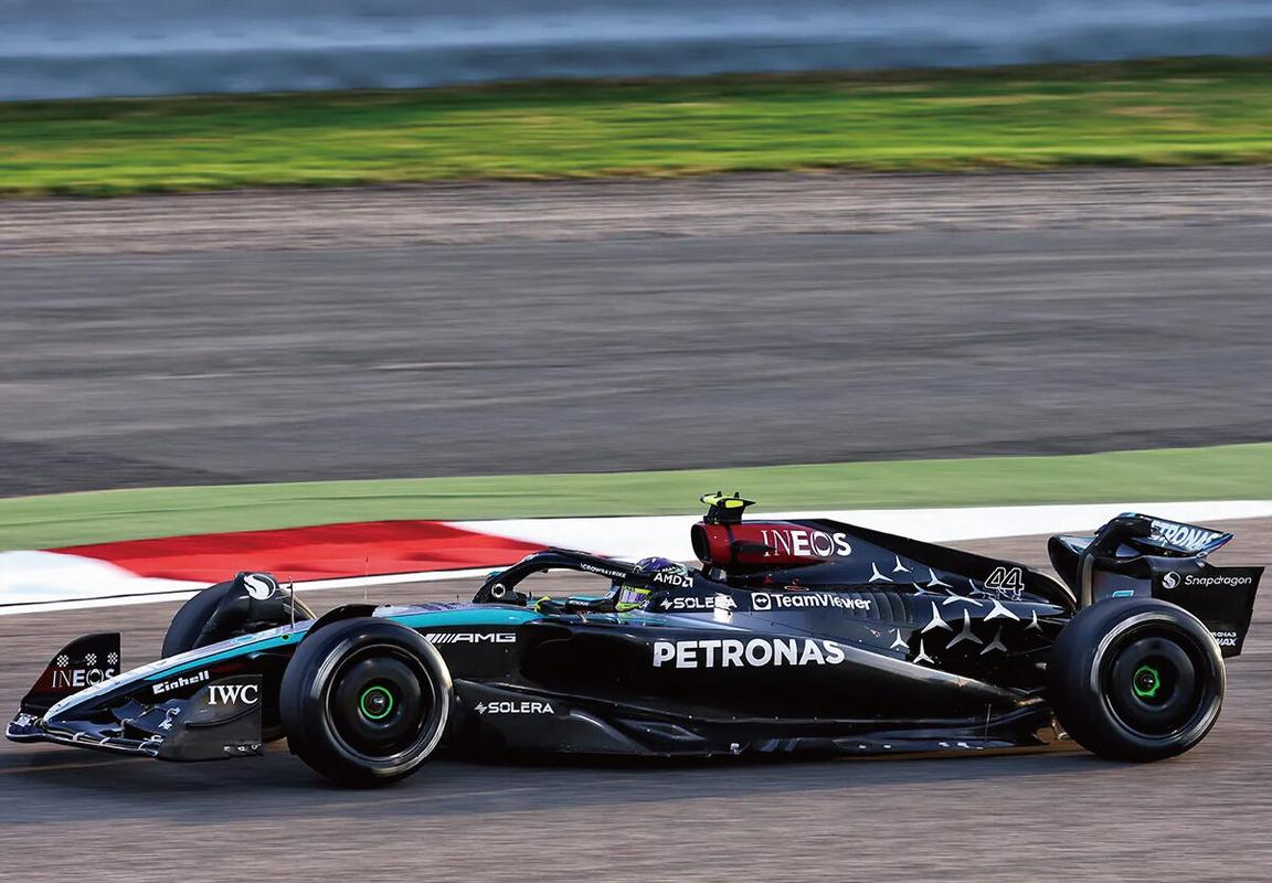 梅赛德斯完胜红牛车队，拉塞尔高光表现