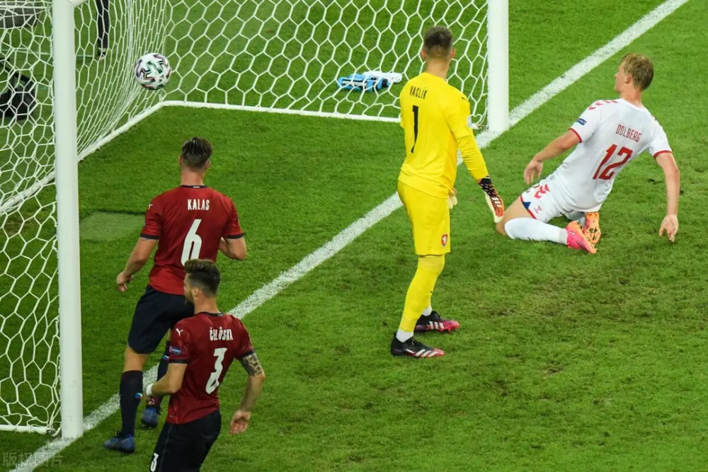 丹麦惊险战胜捷克，取得小组第二