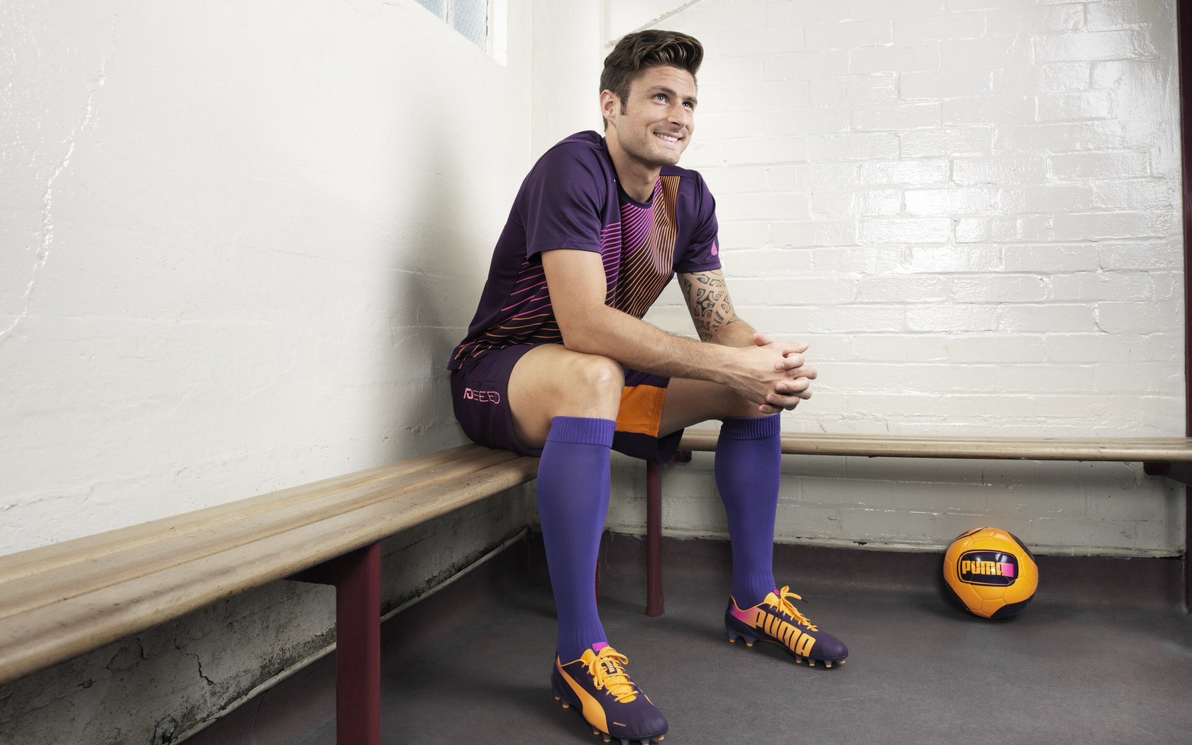 绿茵场上的另一种战争,当伊拉克血性遇上英格兰优雅,欧冠决赛之外的足球史诗