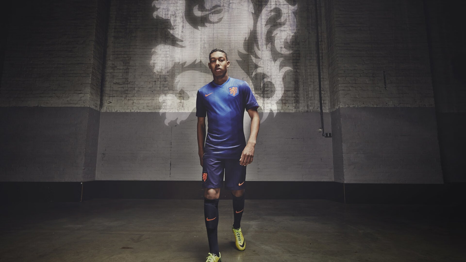 欧冠淘汰赛之夜，加维末节接管比赛，诠释何为不可复制的传奇